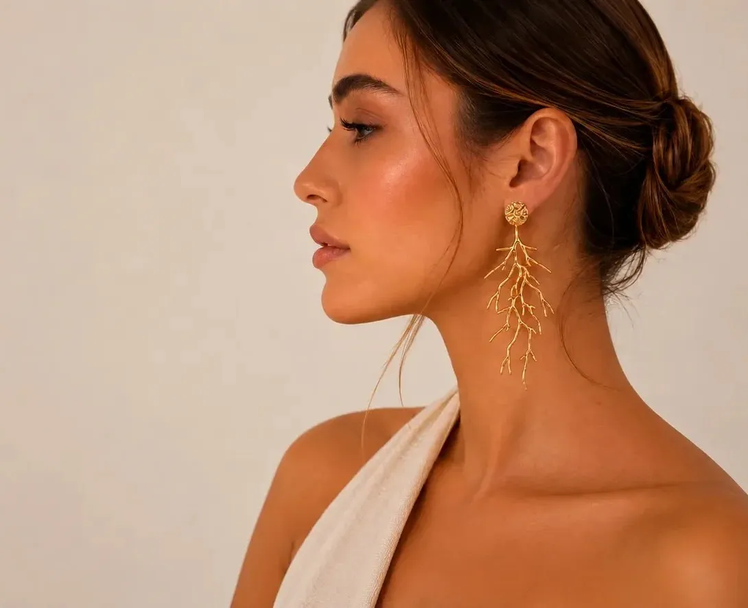 La elegancia. <br/> no sigue las <br/> tendencias. <br/> Las inspira.